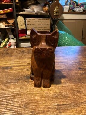 Matr Boomie hand carved wooden cat eyeglass holder